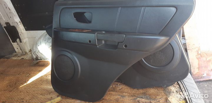 Обшивка двери Hyundai Terracan 82302H1040IW