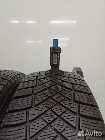 Pirelli Ice Zero FR 215/65 R17