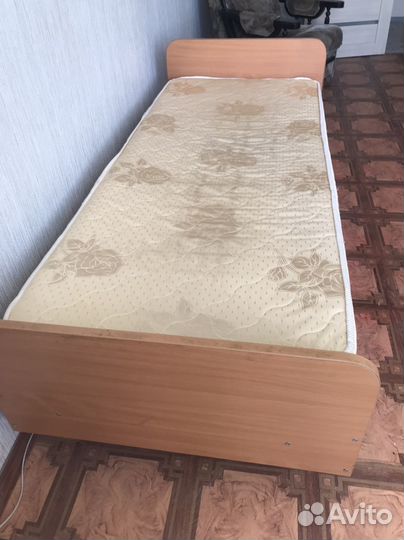 Кровать односпальная с матрасом бу