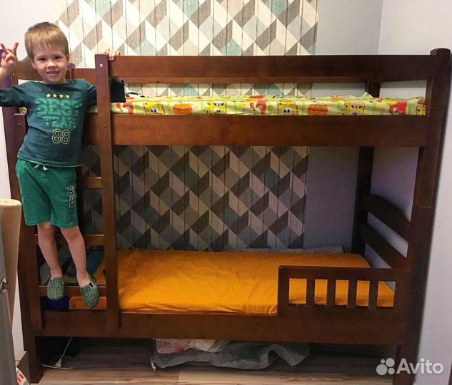 Детская двухъярусная кровать из массива