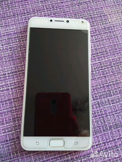 Телефон Asus Zenfone4Max