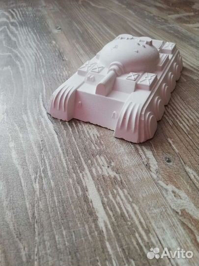 Фигуры из гипсы. Поделки из гипса. Танк