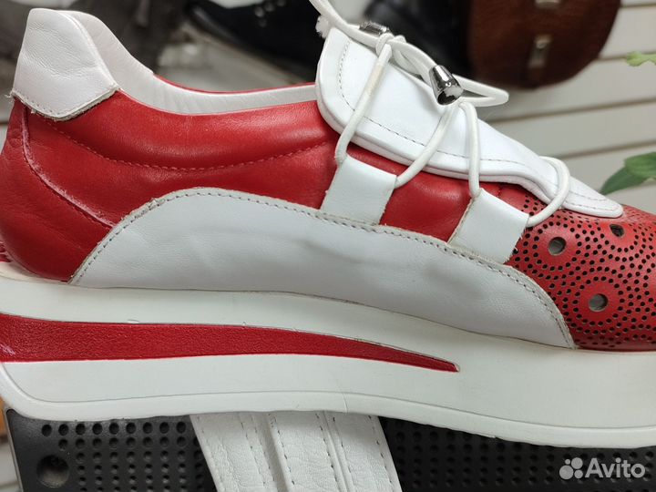 Кроссовки женские 38 размер новые