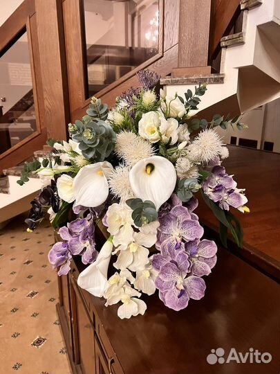 Декоративная цветочная композиция