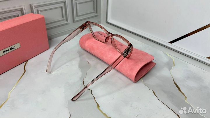 Солнцезащитные очки женские miu miu