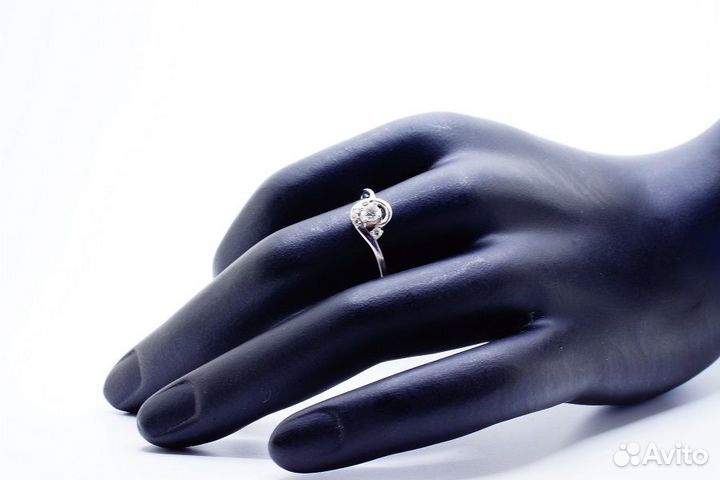 Золотое колечко с бриллиантами размер 17,5
