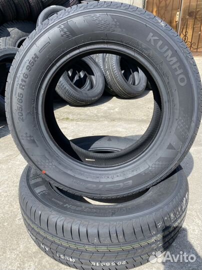 Kumho Ecsta HS51 205/65 R16