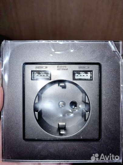 Розетка встраиваемая новая с USB