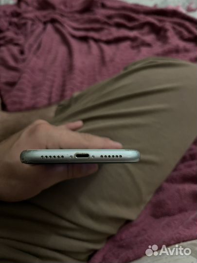 Телефон iPhone 11