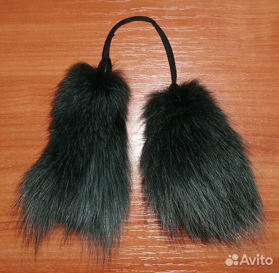 Бубоны меховые песец серо-зеленого цвета