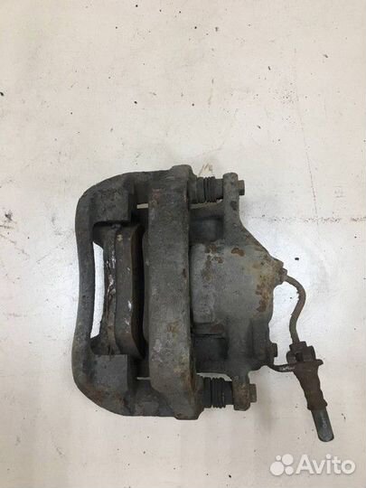 Суппорт передний правый Volkswagen Transporter