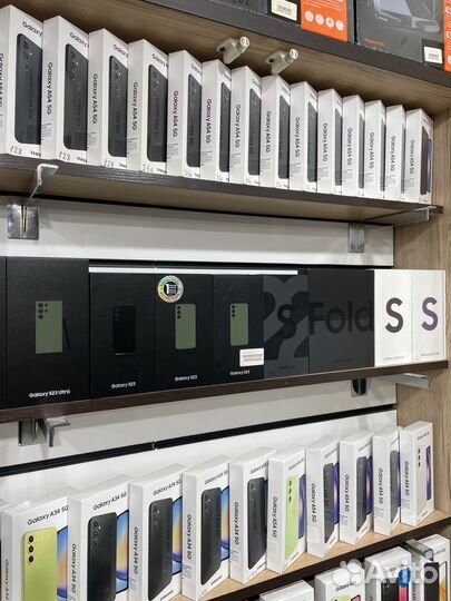 Samsung Galaxy S23, 8/128 ГБ