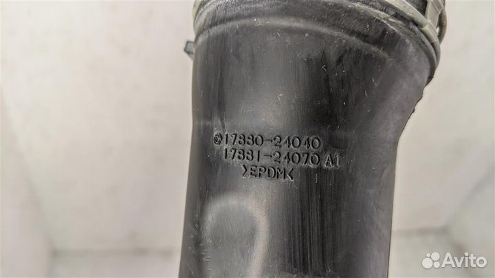 1788024040 Патрубок воздушного фильтра Lexus UX