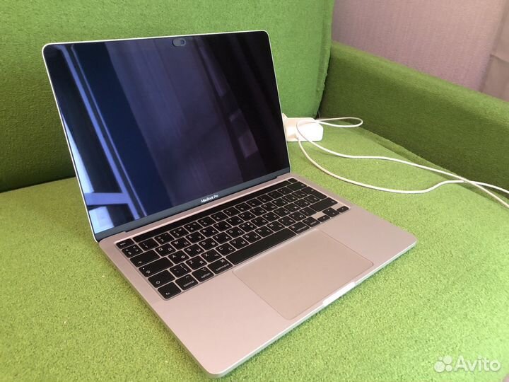 Продам MacBook Pro 13 2020 i5 16/256gb