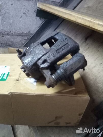 Передний левый тормозной суппорт Шевроле Авео