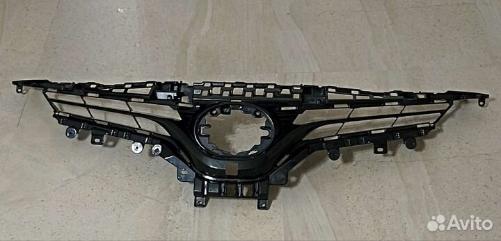 Решетка верхняя камри70 3.5 оригинал под камеру