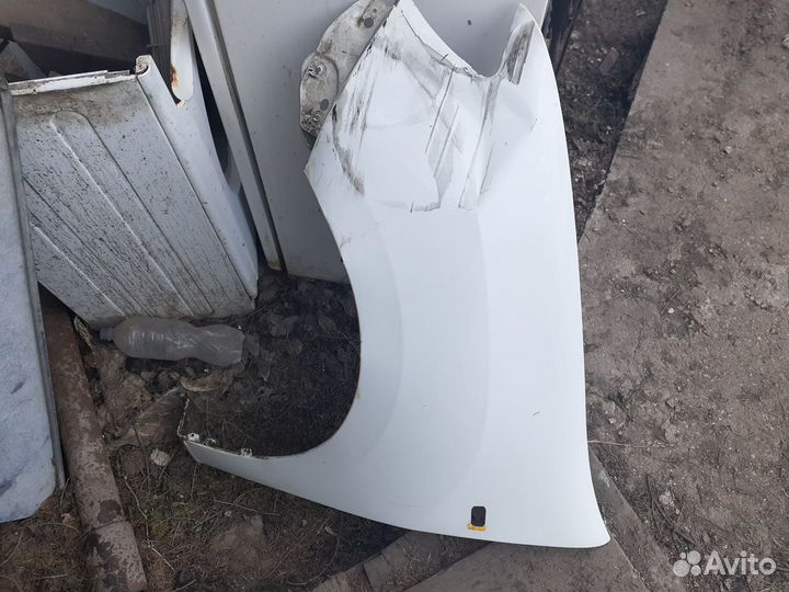 Рено Логан 14 год, крыло левое