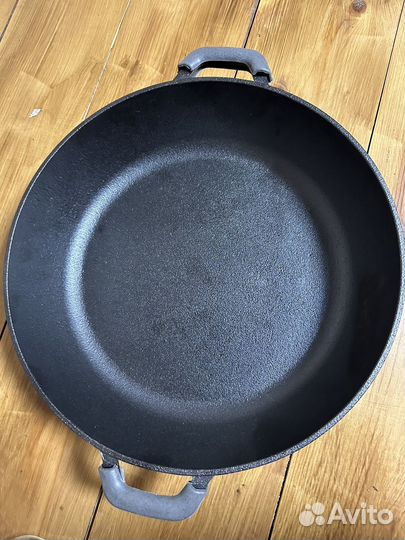 Чугунная сковорода Biol 28/66