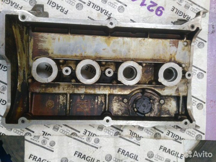 Клапанная крышка Volkswagen Passat B5 1