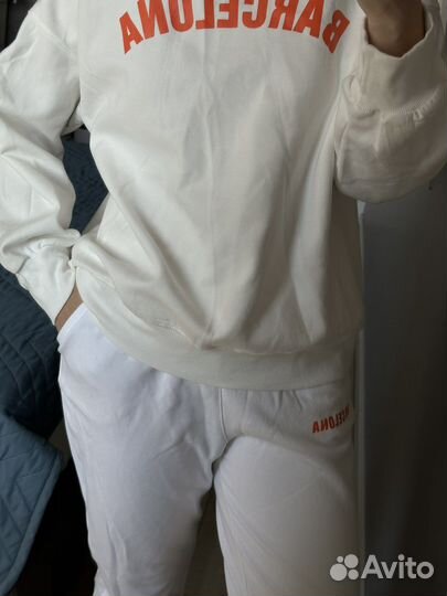 Костюм спортивный молочный с надписью