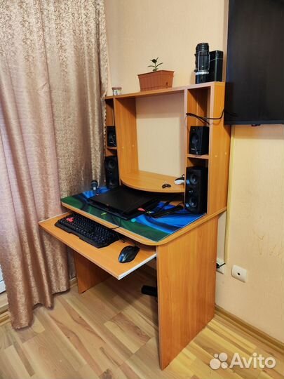 Компьютерный стол