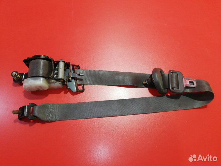 Ремень безопасности передний правый Toyota Hilux