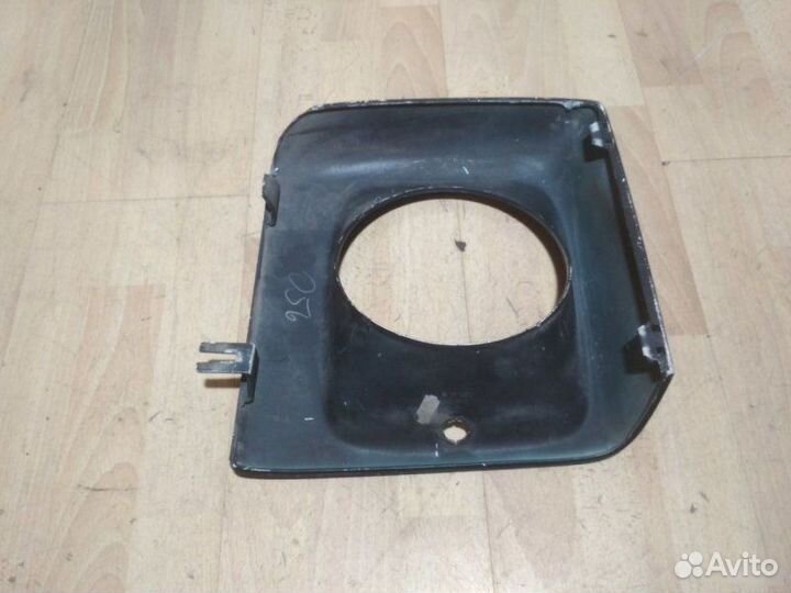 Накладка фары Mercedes Benz W463