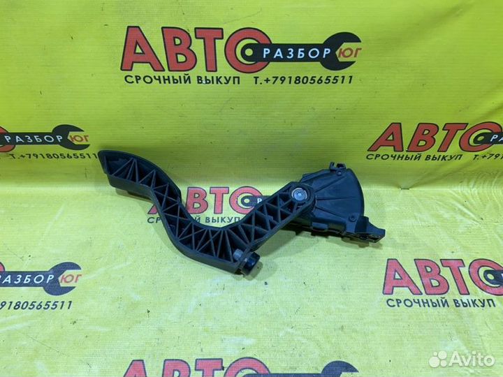 Педаль газа Audi A6 C5 AZA 2001