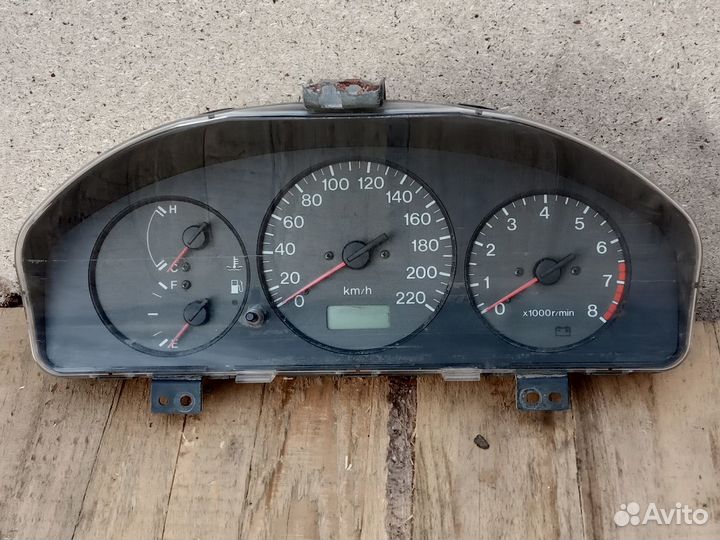 Панель приборов Mazda 323 2001г хетчбек
