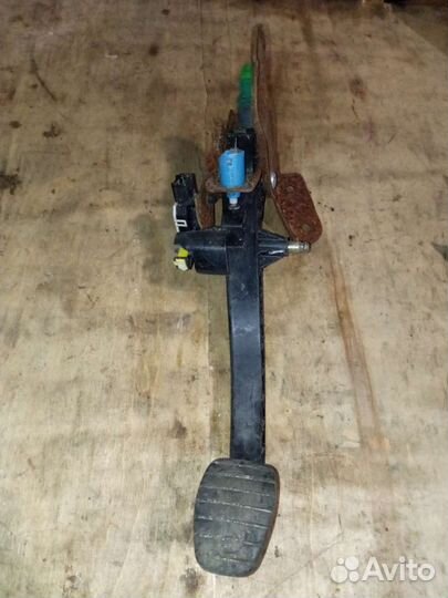 Renault Megane педаль газа