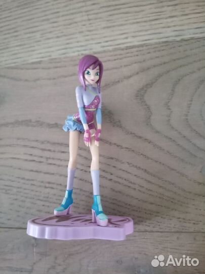 Фигурка Winx из журнала и Смешарик Калигари