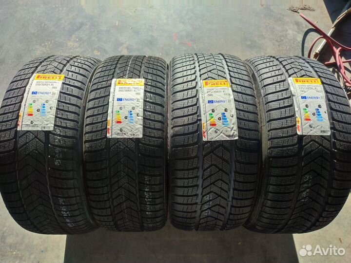 Pirelli Winter Sottozero 3 255/35 R21 и 275/35 R21 103V