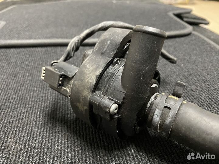 Насос системы охлаждения Mercedes Benz A2118350028