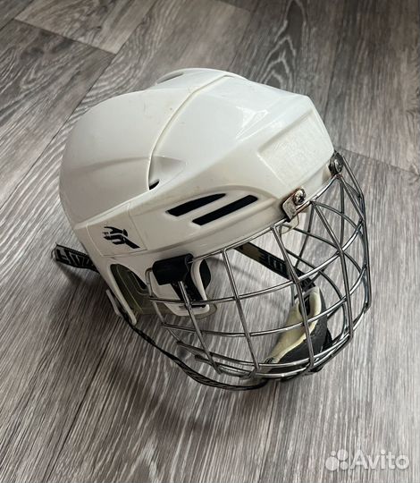 Хоккейный шлем