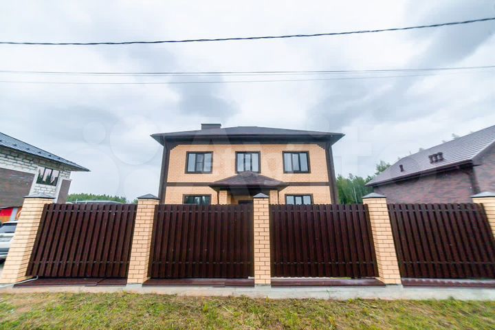 Дом 228 м² на участке 9,8 сот.