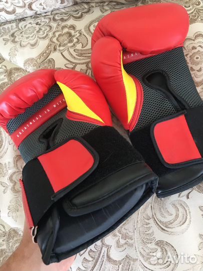 Боксерские перчатки everlast 14 oz