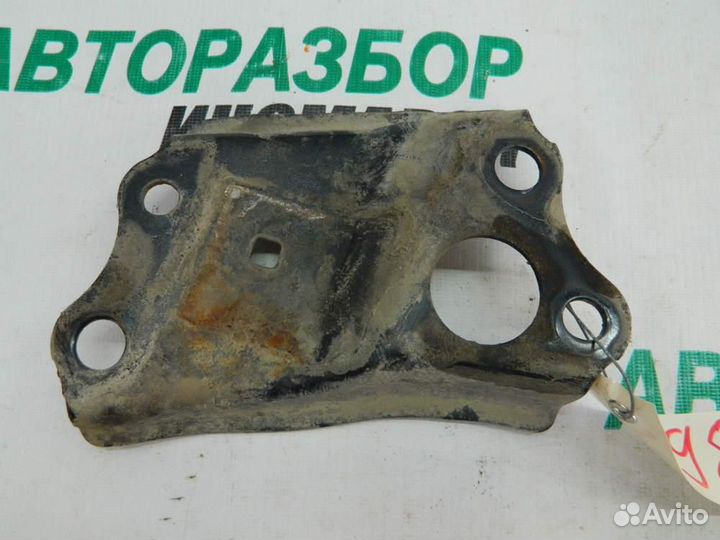 Кронштейн передней балки для Toyota Corolla 10 200