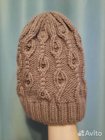 Много разнообразных шапок