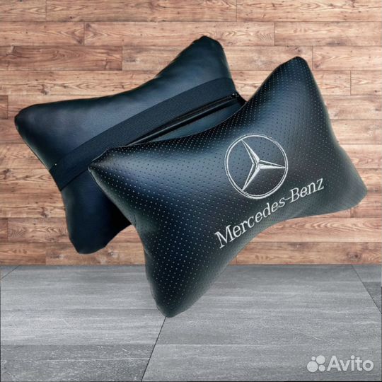 Подушки Mercedes Benz черные с логотипом