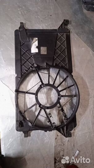 Диффузор вентилятора Ford Focus 2 2005 3M5H8C607RE