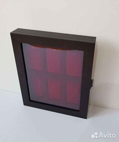 Витрина с планшетом для оформления коллекций