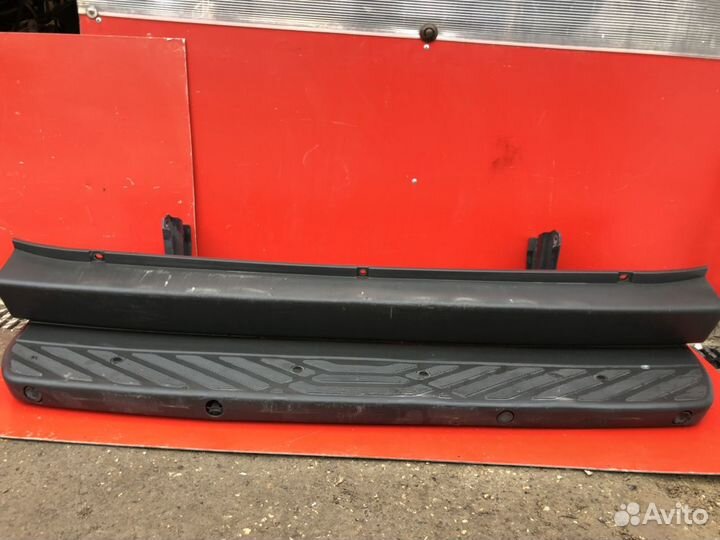 Бампер задний с подножкой к Мерседес Спринтер W906