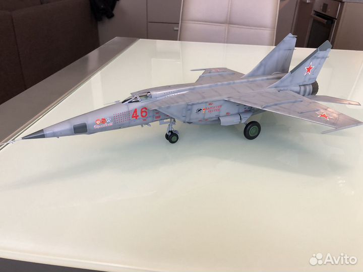 Модель самолета Миг-25