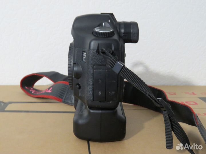 Canon EOS 5D зеркальный фотоаппаратС