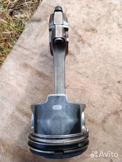 Поршень с шатуном Pajero 3 3.2 4M41