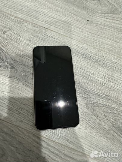 Телефон iPhone 11