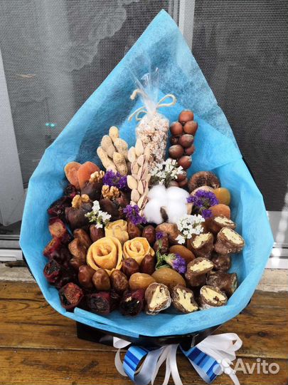 Букет с сухофруктами и орехами