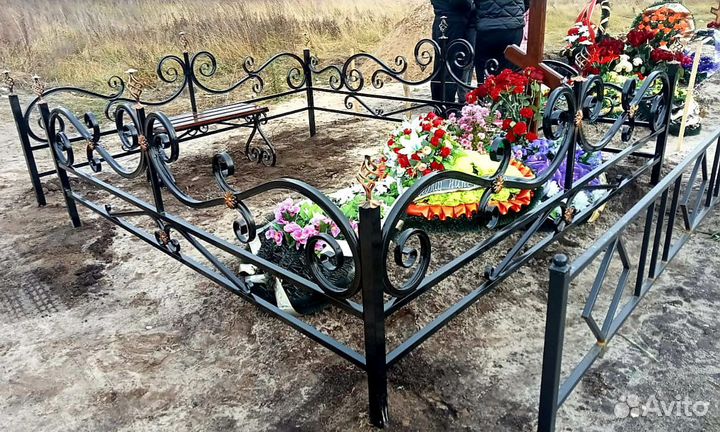 Ограды, лавочки, кресты, венки