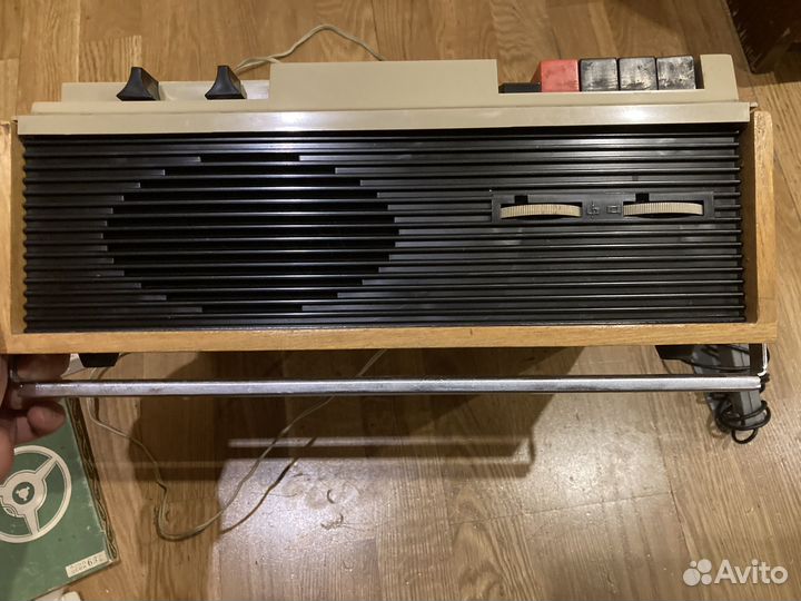 Катушечный магнитофон Daina