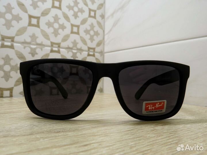 Солнцезащитные очки Ray-Ban
